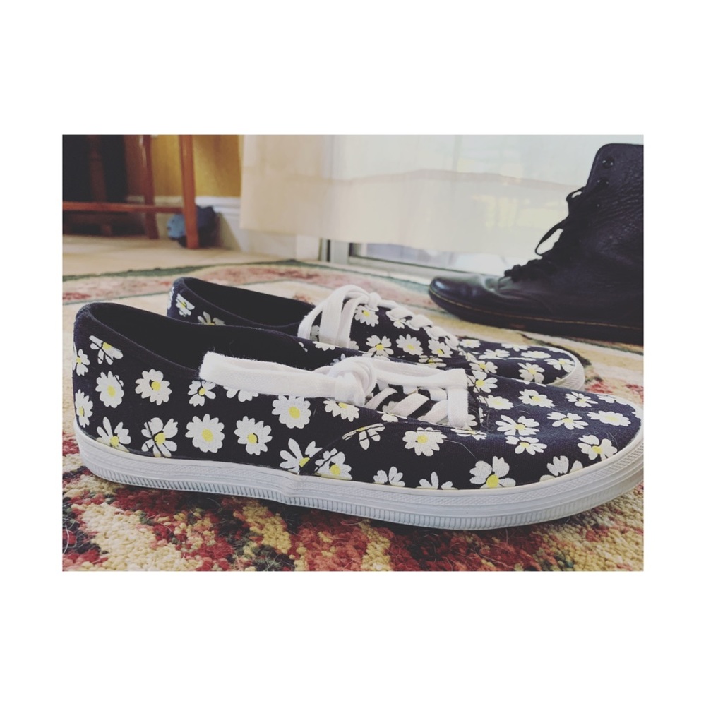 🌼Daisy Sneakers 🌼